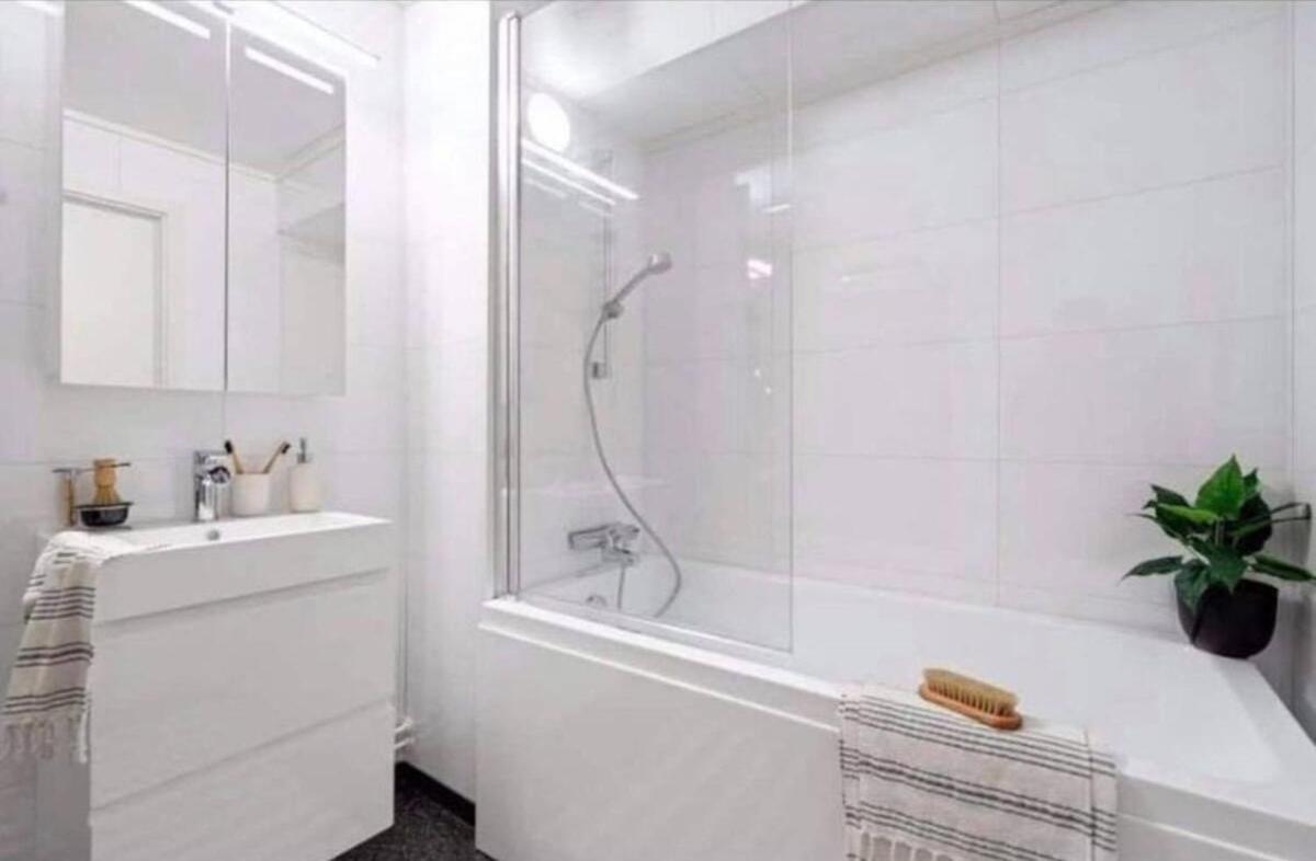 Arctic Inn, Cozy Single Bed Private Room In A Shared Apartment With Stunning Tromso Views Екстер'єр фото