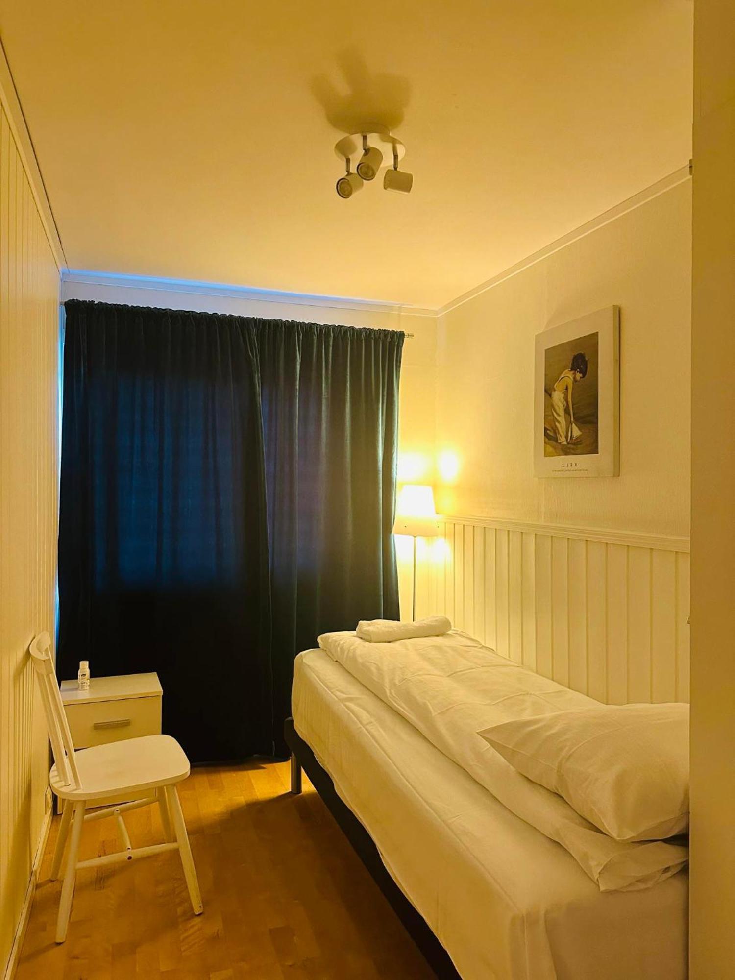 Arctic Inn, Cozy Single Bed Private Room In A Shared Apartment With Stunning Tromso Views Екстер'єр фото