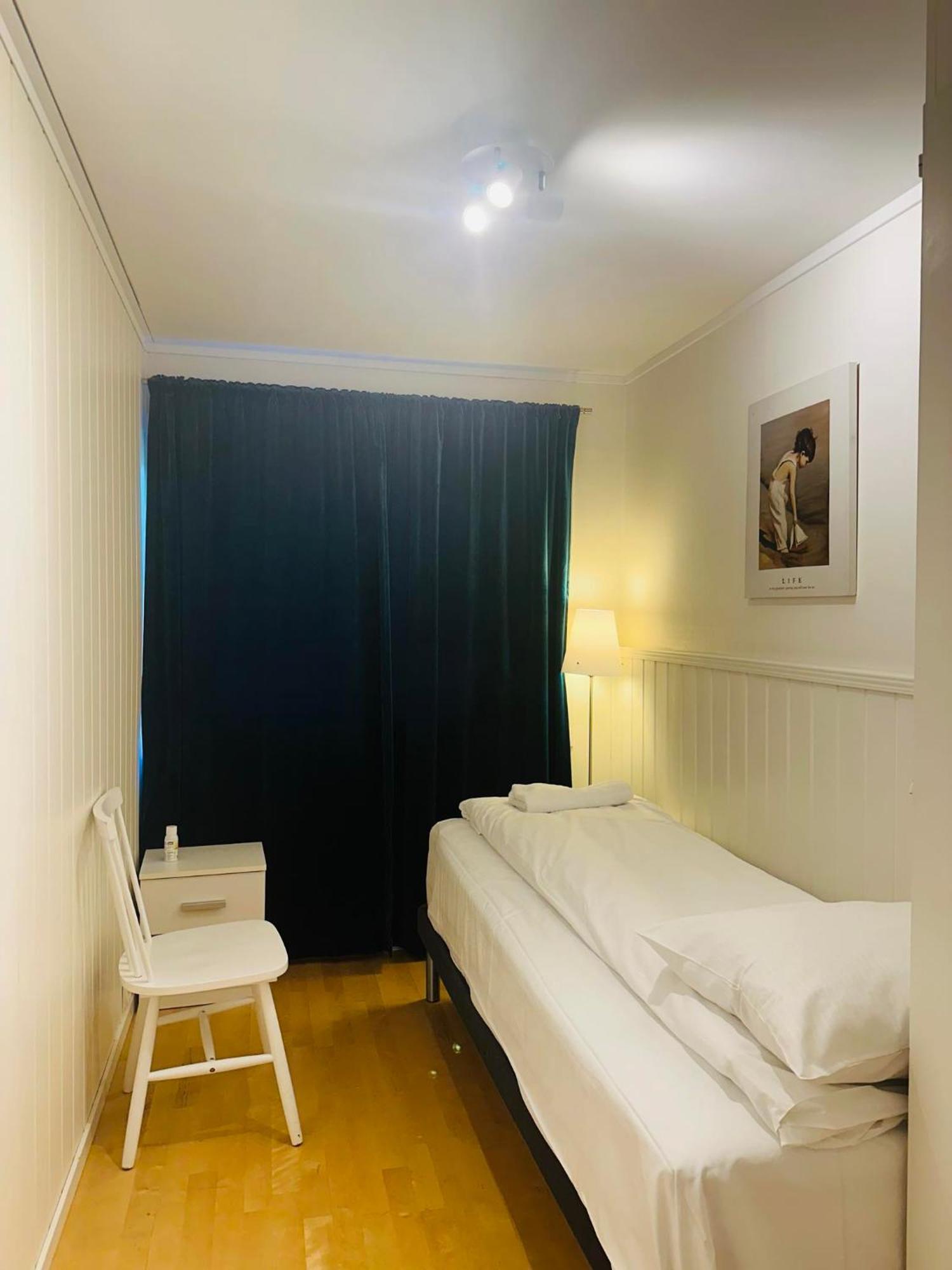 Arctic Inn, Cozy Single Bed Private Room In A Shared Apartment With Stunning Tromso Views Екстер'єр фото